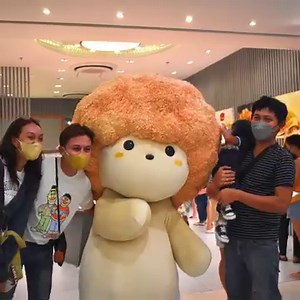 Hello BreadTalk Friends! Don't miss out on the fun! Join Song Song & Santa at Robinsons Magnolia Mascot Parade on Dec 17 with BreadTalk. Don't forget to snap a pic with Song Song and share the joy with us using the hashtag "#SelfiewithSongSong" See you there! #BreadTalkPH #BreadTalk #RobinsonsMagnolia #MascotParade #ShareTheJoy | BreadTalk Philippines