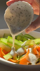 سلطة صحيه بلبن الدايت من حموده 😋 صحيه، خفيفه ولذيذة جربوها 🥗 #حموده #hammoudeh #وصفات_شتوية #منتجات_حموده #عمان #الاردن | Hammoudeh Food Industries Co.
