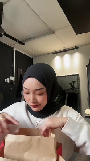 Review by kim.eiyza ISTG @officialfuelshack offer me the best burger that is absolute ✨chef kiss✨ go get yours now ! Thank you for sharing your Fuel Shack experience <3 | Fuel Shack | Facebook