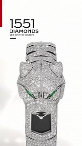 Realism, sculpture, flexibility: the challenges of savoir-faire. Every element of the signature sculptural panther head is designed in three dimensions, from the nose and cheeks, to the eyes and pointed ears. #PanthèredeCartier Gerçekçilik, heykel, esneklik: ustalığın zorlukları. İmza niteliğindeki heykelsi panter kafasının her öğesi, burun ve yanaklardan gözlere ve sivri kulaklara kadar üç boyutlu olarak tasarlanmıştır. #PanthèredeCartier | Rotap