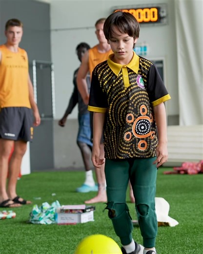 8.3K views · 384 reactions | "Giving back to people in need when we are in such fortunate position is really special" Hawthorn teamed up with Hope in a Suitcase to make sure no one goes without a gift this Christmas  | Hawthorn Football Club | Facebook
