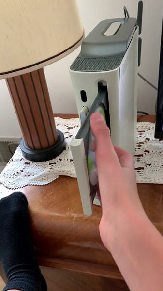 Minecraft disc isn’t working even though it has no scratches. It doesn’t even bring up the disk is dirty screen either.please help!(All other games work fine)