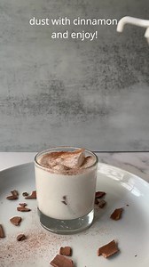 Next time you’re craving horchata, give this recipe a try! My keto horchata recipe is made with macadamia nut milk, cream, stevia, vanilla, and cinnamon. #keto #ketodrinks #ketobeverages #horchata #summer #summerdrinks #starbucks | The Coconut Mama