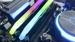 Lexar Finally নিয়ে এলো RGB enabled 𝐋𝐞𝐱𝐚𝐫 𝐀𝐫𝐞𝐬 𝟑𝟐𝐆𝐁 𝐃𝐃𝐑𝟓 𝐑𝐆𝐁 𝐆𝐚𝐦𝐢𝐧𝐠 𝐑𝐚𝐦. Lexar claim করে 5600 Bus এবং 6000 Bus segment e Lexar Ares RGB এর পারফরমান্স অতুলনীয় । আসলেই কি? জানতে ভিডিওটি সম্পূর্ণ দেখুন। 𝐄𝐱𝐩𝐞𝐫𝐢𝐞𝐧𝐜𝐞 𝐮𝐥𝐭𝐫𝐚-𝐟𝐚𝐬𝐭 𝐩𝐞𝐫𝐟𝐨𝐫𝐦𝐚𝐧𝐜𝐞 𝐰𝐢𝐭𝐡 𝐧𝐞𝐱𝐭-𝐠𝐞𝐧 𝐃𝐃𝐑𝟓 Lexar ARES RGB DDR5 Desktop Memory allows hardcore gamers and PC enthusiasts to experience superior performance with next-gen DDR5. Featuring a premium aluminum heat spreader