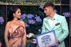 83K views · 1.2K reactions | Dodel foarte recunoscator pentru cecul primit pe nedrept! #love #SHOW #show #film #videosvirales #videoviral | Casa Iubirii Show | Facebook