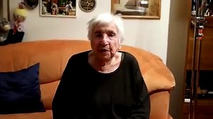 "Mein Name ist Esther #Bejarano. Ich habe Auschwitz überlebt. Es ist wichtig, dass wir gegen den Rechtsruck auf die Straße gehen!" _____ #fcsp #Niewieder #WeRemember #HolocaustMemorialDay #fcspsv98 | FC St. Pauli