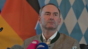 Nach Flugblatt-Affäre: Ermittlungen gegen Aiwangers Lehrer