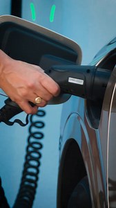 Dos estilos de vida, una misma esencia. Híbrido autorrecargable o híbrido enchufable. El #CRV se adapta a cada necesidad, conectando con lo que realmente importa. 🙌 | Honda España Automóviles