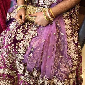 Cannot get enough of the purple glittery eyes and how beautiful this bride looks. My hyderabadi bride. 💜#ambreenvikharmakeup #ambreenvikharmakeupstudio #bridalmakeupartist #bride #orchids #hairstylist #hyderabadibride WeddingSutra WeddingWire POPxo Wedding WeddingWire India The Brides Of India Brides Today India Asian Brides Blog @bridesofhyderabad SouthAsian Bride Magazine | Ambreen Vikhar Makeup