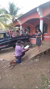 6.6K views · 86 reactions | "Señorita Maritza Pec Ico" Nos fuimos a sorprender a una hermosa cumpleañera de parte del patron Geronimo Pec Ico Desde Estados Unidos Mensajero del patrón Edi Fut Fotos y vídeo Escenario: Barrio El Centro Chichipate . El Estor Izabal.. Cel. 30907638 A sus órdenes . | Edin Coc | Facebook