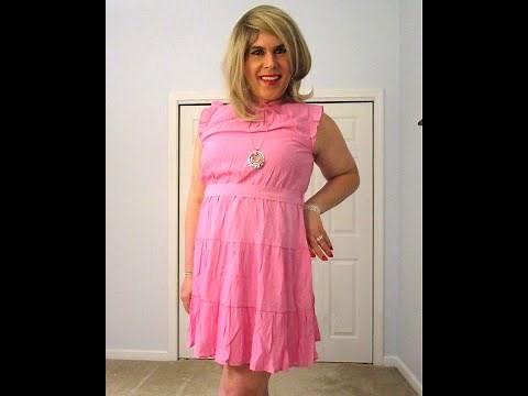 Cute Blonde Transwoman in pretty pink short dress – Linda Rubia Crossdresser en vestido corto rosado