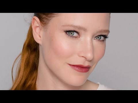 Natural Luminous Skin with a Painterly Pout