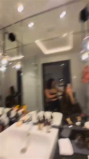 RT @lolabratzx: Should i open a hair salon?
