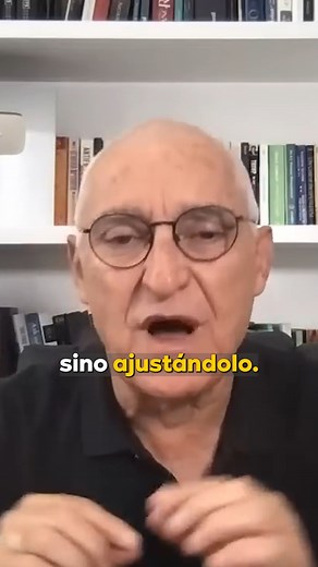 Un inversionista mantiene su estrategia. 😉 Cuando te educas financieramente, adquieres las herramientas para que tu inversión no dependa de factores externos. 🙌🏼 Esto se debe a que tienes una estrategia, que es suficientemente eficaz para sobreponerse a los cambios externos. 💪🏻 En mi libro, "Un Inmueble Al Año No Hace Daño", te cuento cuales fueron las estrategias que me llevaron a convertirme en un gran inversionista, también te explico conceptos y métodos financieros. Al leerlo, sabrás có