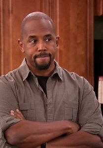 Anger Management S02:E13 - Charlie and Lacey Piss Off the Neighborhood