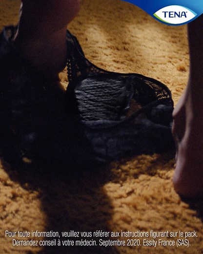 Découvrez TENA Silhouette de couleur noire, la protection invisible qui se fond dans votre lingerie pour rester protégée en toute discrétion. Invisible dans votre sous-vêtement. Protège comme TENA. | TENA Femmes