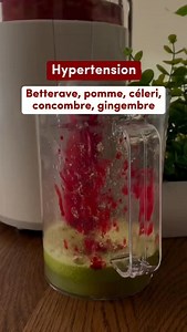 Commente "santé" pour recevoir gratuitement plus de recettes santé 🥰 Ce jus riche en nitrate est bénéfique pour le cœur et fait baisser la pression artérielle 💪🏻 #santé #jusdetox | Remèdes Naturels