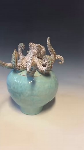 Iguanas in the wood fire. #iguana #handbuiltceramics #handbuiltpottery #pottery #potterydesigner #potterydesign #ceramic #ceramicartist #sculpture #sculptureceramic #art #artinyouhome #ceramicart #clay #stoneware #claysculpture #clayart #decor #homedecor #handmade #makersgonnamake #makerslife #makersmovement #woodfire | Shayne Greco Ceramics