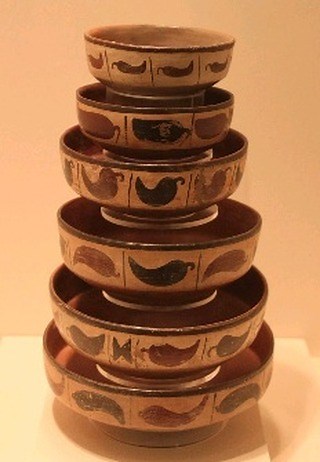 El ají no es cosa de ahora... Descubre en el MAP Cusco la cerámica Nasca de 1500 años, testigo de rituales y curas ancestrales. Viaja en el tiempo con cada bocado de Ají de Gallina y siente el legado vivo de los antepasados. #HistoriaViva #GastronomíaPeruana #CulturaIninterrumpida | Arqueología Peruana