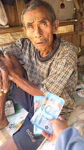 Mas icut kasihkan uang ke pak suharta buat beli bambu dan triplek | Icut Vlog