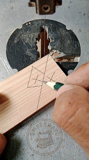 45° Locking Corner Joint #Woodworking #Woodcraft #DIYWoodProjects #SatisfyingWoodwork | Achink Al-Fatih