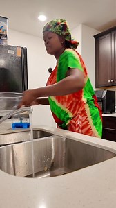 Mama Alice in the kitchen after hearing that TikTok is back, let prep salt fish before cooking 🥘 | Beautybyalicedimplz