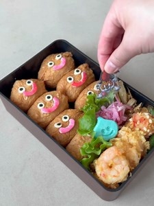 スライムタワーいなり弁当レシピ｜簡単キャラ弁の作り方