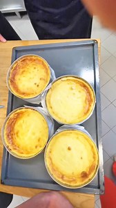 7.3K views · 69 reactions | Pokukajte v našo slaščičarsko kuhinjo! 襤 Takole nova znanja našim slaščičarkam predaja Gorazd Potočnik, nam pa se ob novih kreacijah že cedijo sline. 﫣 Katera pa je vaša najljubša sladica izpod rok naših mojstric? Laška medenka? Naročila Thermaninih sladic in slaščic: 03 423 20 26 ali 03 423 20 29 | Thermana Laško | Facebook