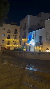 36K views · 967 reactions | Anochece en el casco antiguo de Peñíscola #peñiscola #peniscola #castellon #mediterraneo #comunidadvalencia #travel #spain | Todo Peñiscola | Facebook