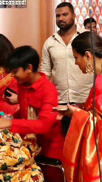 #watch: Every year, Kajol celebrates the festival of Durga Puja and is seen out and about in the city with her family and friends. #Kajol #Yug #DurgaPujo #durgapuja2022 #durgapujo2022 #duggadugga #celebritystyle #MiddayEntertainment | MiD DAY