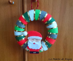 DIY: Corona navideña de fieltro para decorar