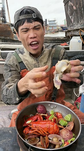 40K views · 1.3K reactions | Fishermen eating seafood dinners are too delicious EP19 #food #foodporn #yum #instafood #envywear #PleaseForgiveMe #yummy #amazing #instagood #photooftheday #sweet #dinner #lunch #breakfast #fresh #tasty #food #delish #delicious #eating #foodpic #foodpics #eat #hungry #foodgasm #hot #foodsafetymatters | Eating TV TPK | Facebook