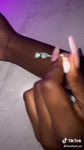 Halloween Discounts on Focallure Body Highlighter Oil