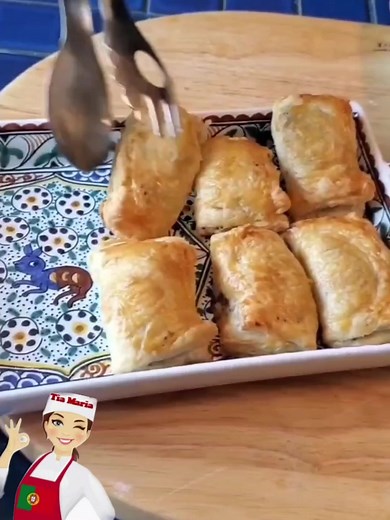 Pasteis de Carne. So simply delicious. Sharing Portuguese recipe traditions is easy with Tia Maria's Blog. Find my recipes in my 2 cookbooks, visit my website, Facebook, Instagram, and YT channel. #Find links to my sites here at this link. linktr.ee/tiamariasblog #receitasportuguesas #portuguesecuisine #portuguesecooking #Portuguese #portugal🇵🇹 #portugaltiktok #portugalviral #receitas #tasteportugalcookbook #tiamariasblog #cozinhaportuguesa #cozinando #tiamariasblog #temperos #tasteportugalsea