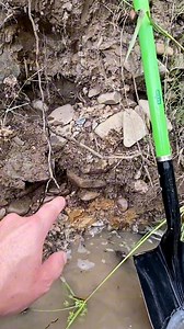Shovel Dredging for GOLD in Australia! (Legal Hand Method) #goldprospecting #australia #handdredging #shoveldredging #gold #adventure #outdoors #goldrush #mining #legal #riverprospecting #goldpanning | Chrisundertaking