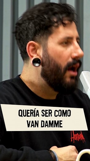 ¡Quería ser como Van Damme! 👀 Escucha el episodio que grabamos con Ricardo "El Loco" Arreola Peleador e instructor de MMA, vocalista de Fightback y personalidad de redes sociales. Hablando de el escape que le dió el hardcore en su juventud, la pelea que le robaron, ser un joven problema y cómo las Artes Marciales salvaron su vida. #hardcore #punk #mmafighter #mma #fighter #artesmarcialesmixtas | Adultos Raros