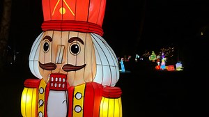 3.1K views · 32 reactions | Après 3 semaines d’illuminations et d’animations au parc du Stadtweiher à Ville de Bitche, le sentier des lanternes s’est éteint hier soir. C’est le moment de faire le bilan sur cet événement de Noël. | Mosaïk Cristal | Facebook