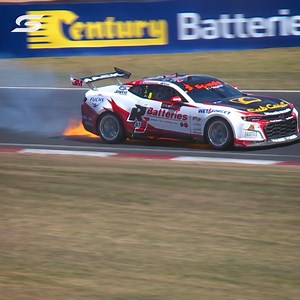 A blown engine at Conrod and Moffat in the wall HARD 😱 We go under bp_ultimate_racing_ Safety Car for a third time at Mount Panorama! | Supercars