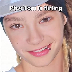 Tom Kaulitz: Flertando com Fãs e Momentos Divertidos