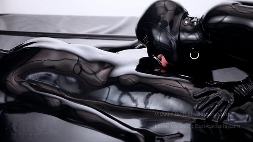 Vacuum packed ! Vacbed from Eurocatsuits filmed by Reflectivedesire