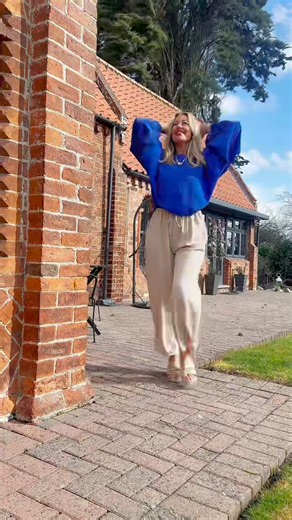 5.3K views · 34 reactions | Have you seen our Balloon Sleeve Blouse Teya?  | Tilletts | Facebook