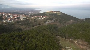 「Aerial Footage Medieval Castle Platamon Pieria」の動画素材（ロイヤリティフリー）1022387176 | Shutterstock