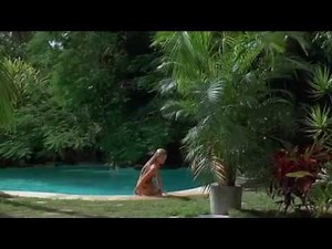 Bond & Kim bassinger jacuzzi