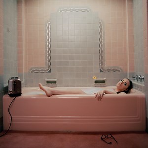 Emma-Jean Thackray :: WEIRDO - Musikexpress