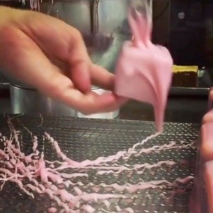 Der PUNSCHKRAPFEN #chiefofsugar #vienna #patissier #pastry #pastrylove #austrianstyle #handmade #baking #pink #fondant #videooftheday #goodjob #instagood #instafood #foodporn #doityourself #blogger #foodblogger #sweet #delicious #love #igers #food #art #fun #life #design | Chief of Sugar