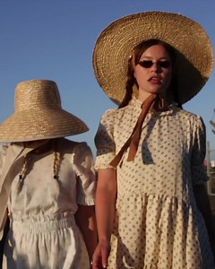 Our first single Chaise Longue is out today woohoooooo 👽👽 http://smarturl.it/ChaiseLongue | Wet Leg