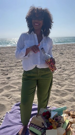 An mermaid themed beach picnic? We're there! 🐚 Bubble glasses by Etsy shop samoleander | Etsy