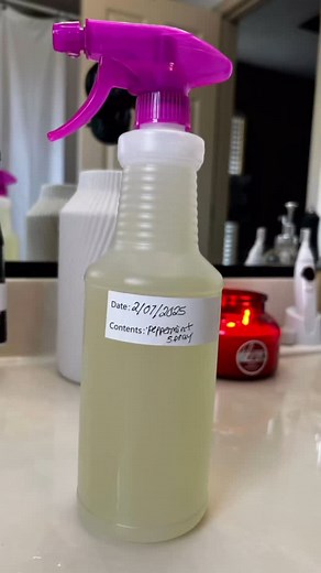 Let’s Make Homemade Peppermint Spray Kill Those Spiders And Bugs 🐛 Best For Inside Walls, Spray Around Windows , Around Outside Front Door ! Will Post Everything in my “LTK” or Amazon In Bio 🤩 #asmr #peppermint #peppermintspray #homemade #essentialoil #homehacks #organizedhome #homeimprovement #keepbugsaway | Katrina Morris