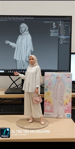 Request dulu di meta Ai WA lanjut miniatur di Google GEMINI 👍 gratis tanpa download cus buat guys Copas kalimatnya 👇 Using the model, create a 1/7 scale commercialized figurine of the characters in the picture, in a realistic style, in a real environment. The figurine is placed on a computer desk. The figurine has a round transparent acrylic base, with no text on the base. The content on the computer screen is the Zbrush modeling process of this figurine. Next to the computer screen is a BANDA