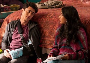 La battle de drague hilarante du cast de la série "Mes premières fois"